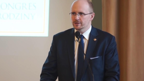 GW zarzuca Hołowni poglądy zgodne z Episkopatem. Mec. Kwaśniewski odpowiada