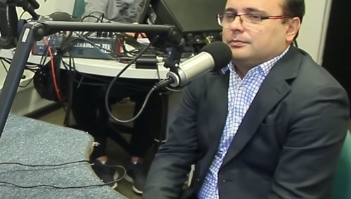 "Na zlecenie sztabów. Media chętnie wezmą". Socjolog Marcin Palade wyśmiewa przedwyborcze sondaże