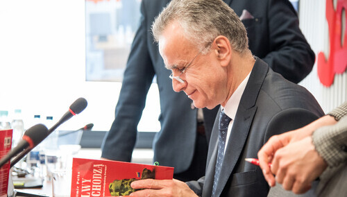 "Lwy Nadchodzą"! Jak "elity" przeszły od  komunizmu sowieckiego do nowej ideologii lewicowej?