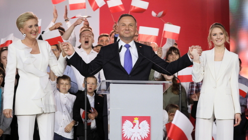 "Podajmy sobie ręce". Andrzej Duda zaprasza Rafała Trzaskowskiego z Małżonką do Pałacu Prezydenckiego