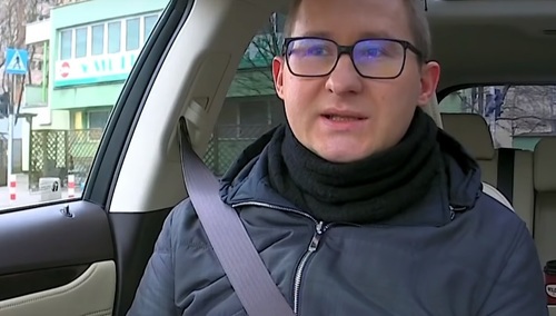 Sierakowski mówił, że "ma kasę z zagranicy i Kaczyński może mu skoczyć". Teraz KP prosi o wsparcie