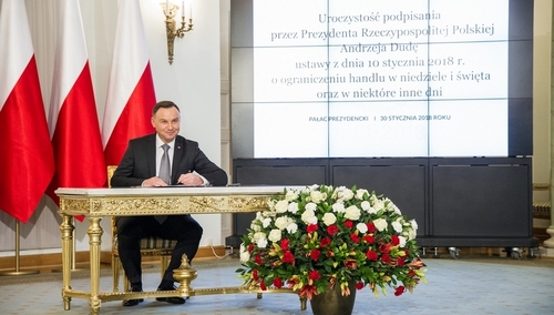 [nasza fotorelacja] Uroczystość podpisania przez Prezydenta Dudę ustawy o ograniczeniu handlu w niedzielę