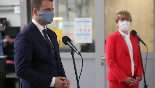 Dziennikarka: "Zgłaszają się do mnie pracownicy szkół, w których zbierane są podpisy na Trzaskowskiego"