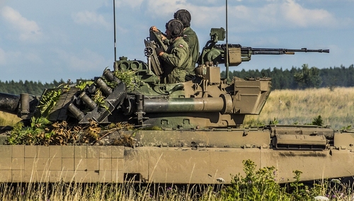 K. Krystowski o szansach polskiej armii: Należy ją modernizować równolegle z naszym przemysłem obronnym