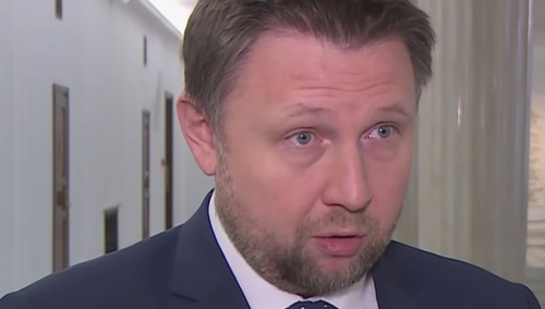 [foto] Baner wyborczy Kierwińskiego. A nad nim szyld: "Lody kręcone". "Trochę niefortunne miejsce"