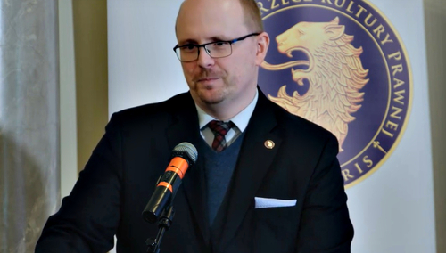 Mec. Kwaśniewski [Ordo Iuris]: Nie ma zakazu aresztowania mężczyzn z kobiecymi pseudonimami