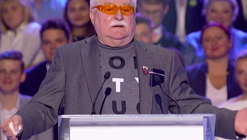 "Nazywa Kornela zdrajcą i dostaje brawa. Dzień po pogrzebie. Masakra". W sieci zawrzało po słowach Wałęsy