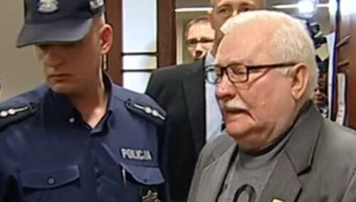 Wałęsa na rozprawie upiera się, "że J. Kaczyński inspirował lądowanie w Smoleńsku". Na jakiej podstawie?