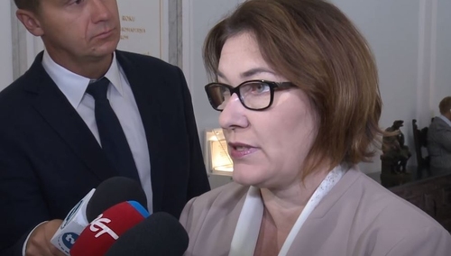 "Pani Ambasador, nie wie Pani tego?". Beata Mazurek mocno odpowiada Mosbacher