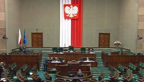 CBOS: PiS z dwukrotną przewagą nad PO, w Sejmie tylko 3 ugrupowania