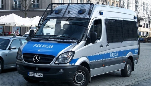 Nie zatrzymał się do kontroli Uciekając potrącił policjanta. Mężczyzna był poszukiwany listem gończym