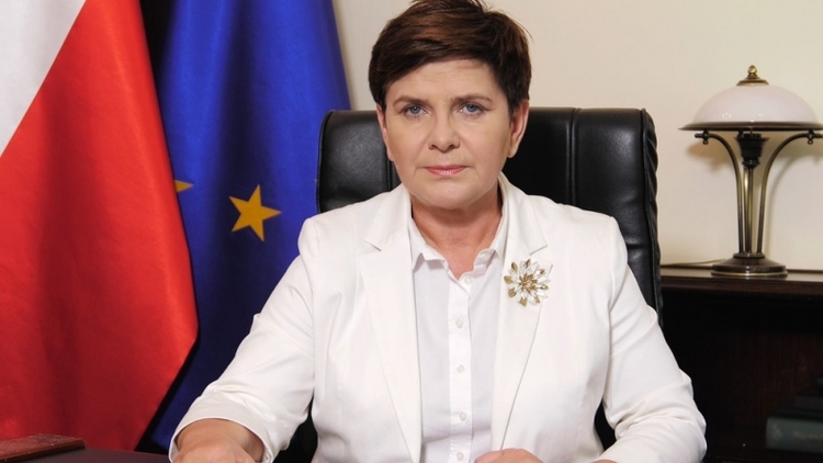 Premier Szydło podpisała rozporządzenie ws. płacy minimalnej. 2 tys. zł. już w 2017 r.