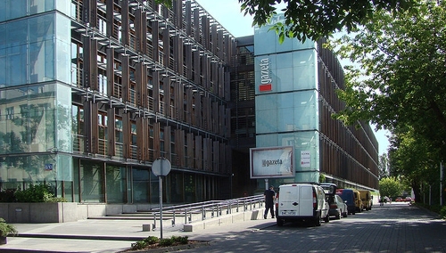 Czytelnicy porzucają GW. Najniższa sprzedaż w historii, a Agora przerzuca się na... restauracje