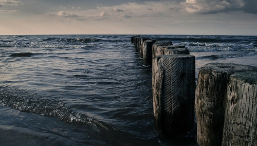 Planujesz wakacje nad Bałtykiem? Niemal wszystkie plaże Trójmiasta są zamknięte