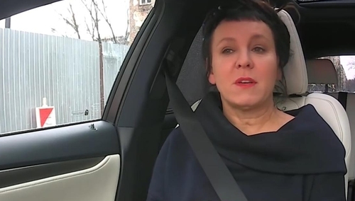 Olga Tokarczuk: "Jestem przekonana, że przyszedł czas, by wpisać do konstytucji zwierzęta"