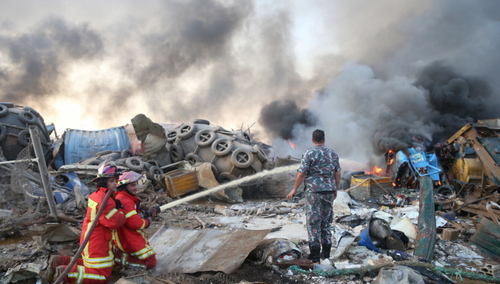 Zakrwawieni żołnierze próbują zaprowadzić porządek na ulicach Bejrutu