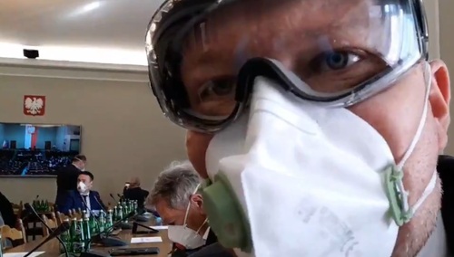 "Gdzie jest mały tchórz z Żoliborza?" pyta Zembaczyński [KO]. Kaczyński w pierwszych ławach na sali