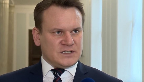 "Won za Don czerwona zarazo!". Tarczyński ostro odpowiada Rosatiemu