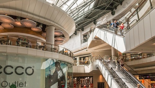 Przedsiębiorcy: Jeśli klient nie ma maseczki, sklep powinien móc odmówić jego obsługi