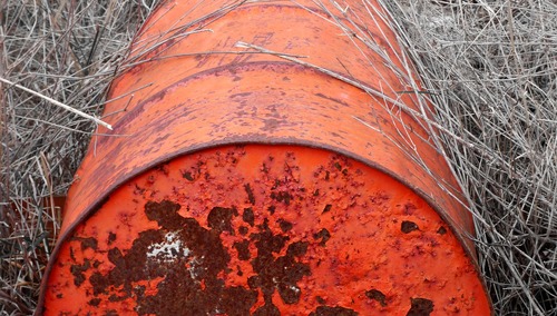 Zostawili przy drodze 26 tysięcy litrów toksycznych substancji. Są już w rękach policji