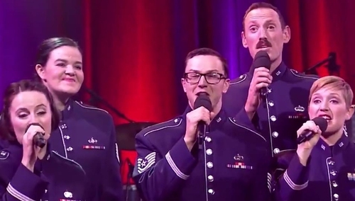 [video] Amerykańscy żołnierze śpiewają na Boże Narodzenie... po polsku. Sprawdź efekt