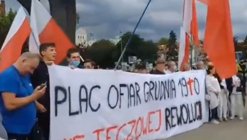 [video] "Plac Ofiar Grudnia 1970. Nie tęczowej rewolucji". "Powitanie" Trzaskowskiego w Szczecinie