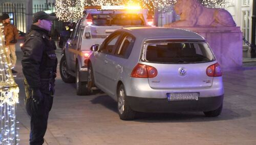 Są zarzuty i wniosek o areszt dla mężczyzny, który próbował wjechać na teren Pałacu Prezydenckiego