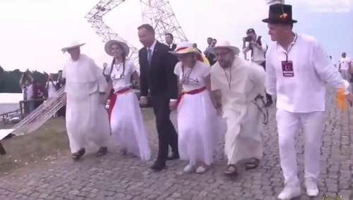 Tomasz Lis i Roman Giertych kpią z tańca Prezydenta. Cezary Gmyz odpowiada