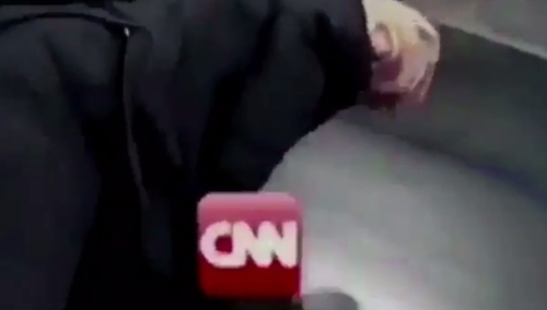 Trump kontra CNN. Prezydent USA zamieścił na swoim Twitterze szokujący filmik. Zobacz wideo
