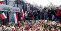 kwiaty pod ambasadą Francuzką w Warszawie