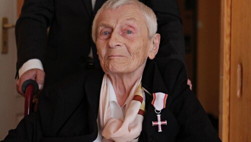 Janina Helena Ujma odznaczona Krzyżem Wolności i Solidarności