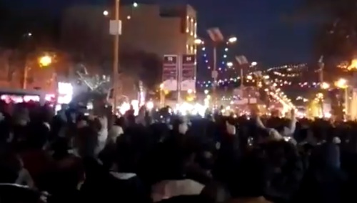 [video] Rozruchy w Iranie. Zablokowane telefony i internet. Wojciech Szewko: Scenariusz powstania w Syrii