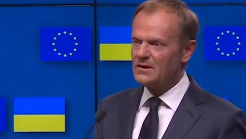 "To zajęcie dla dżentelmenów". Wymiana uszczypliwości między Tuskiem a premierem Morawieckim