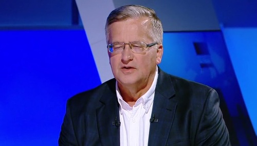 Komorowski ubolewa w Berlinie, że rząd PiS stawia na kwestie rozliczeń historii