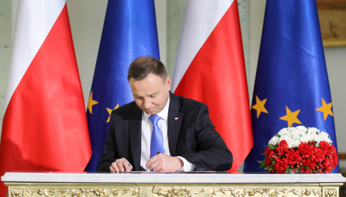 To ważny podpis prezydenta. "Błędne przelewy" już nam nie straszne