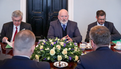 Timmermans po pierwszych rozmowach. Będą efekty?