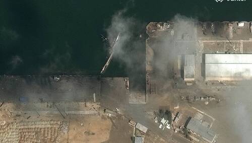 Udostępnione przez Vantora zdjęcie satelitarne pokazuje uszkodzenia bazy morskiej Konarak w Iranie - zdjęcie ilustracyjne