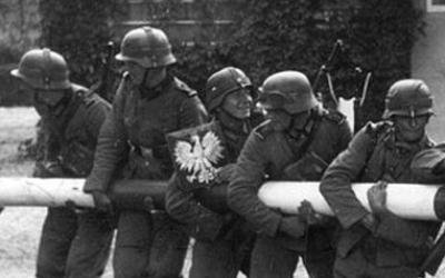 "Były nie tylko polskie ofiary, ale i polscy sprawcy". Niemieccy historycy o pomniku polskich ofiar