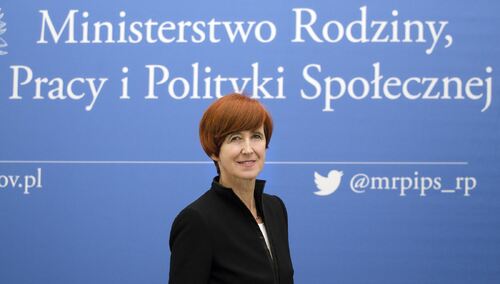 Rafalska apeluje do samorządów - podnieście pensje pracownikom socjalnym