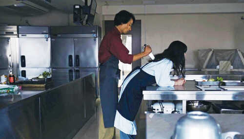 Mężczyzna z nożem, kobieta