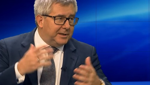 Trafił Kosa na R. Czarneckiego: Verhofstadt kojarzy mi się z filmem "Głupi i głupszy"