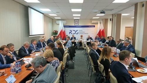 RDS: Założenia ustawy budżetowej, płaca minimalna, pracownicze progr. kapitałowe i podwyżki dla budżetówk