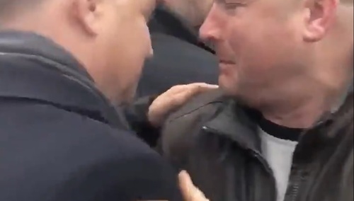 Uwaga, fake news. Człowiek, który dziękował prezydentowi za 500+ NIE JEST politykiem Zjednoczonej Prawicy