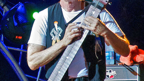 [video] Tony Levin kończy dziś 73 lata. Zobaczcie, co muzyk potrafi zrobić z instrumentami