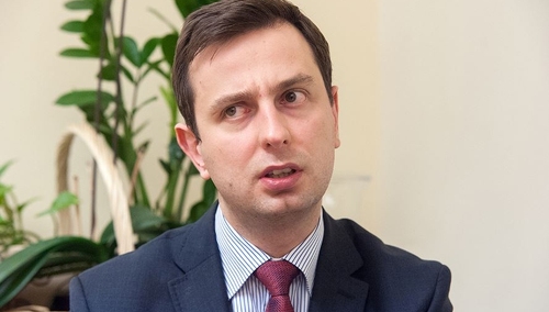 „Jego wiarygodność to nie tygrysek, ale kameleon”. Mazurek w ostrych słowach o szefie PSL