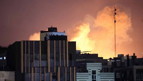 Kłęby dymu w Teheranie po amerykańsko-izraelskich atakach