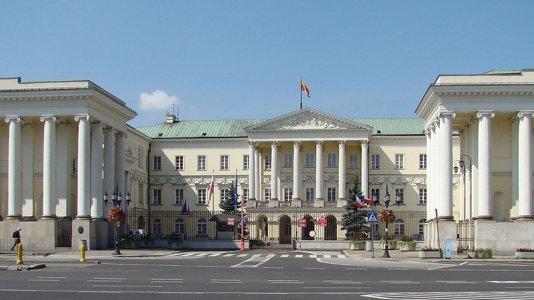 Sporna działka przy Pl. Defilad przechodzi na własność Skarbu Państwa. To decyzja ministra finansów