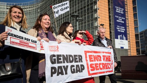 Równość wynagrodzeń kobiet i mężczyzn - protest EKZZ