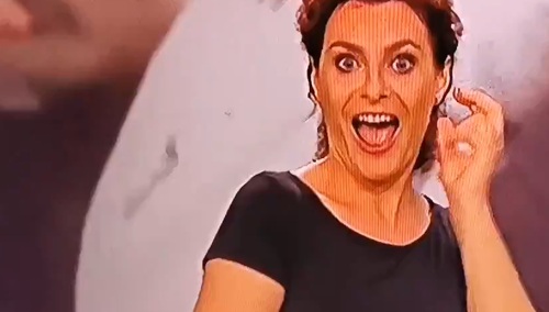 [video] "Pani od języka migowego skradła całe show". (Nie)zakazane piosenki