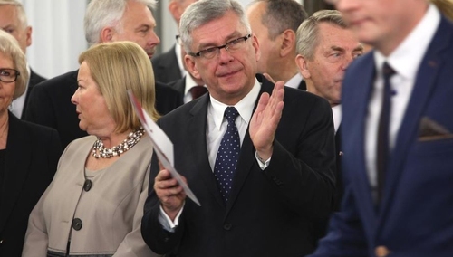 "Ja mu ręki nie podam. Jak można tak bezczelnie kłamać". Karczewski wściekły